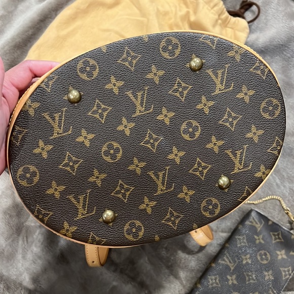 Authentic Louis Vuitton Monogram Bucket GM with pochette and chain - Picture 9 of 13